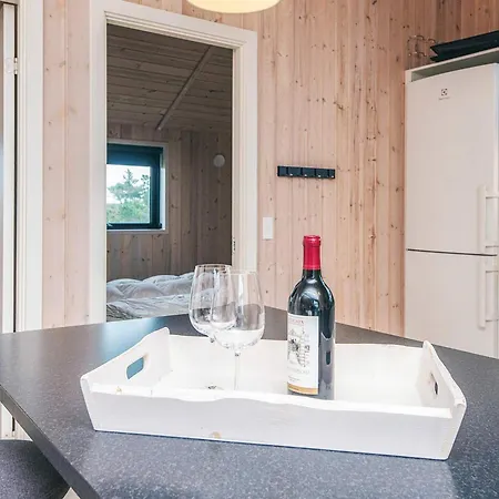 8 Person In Nyaraló *