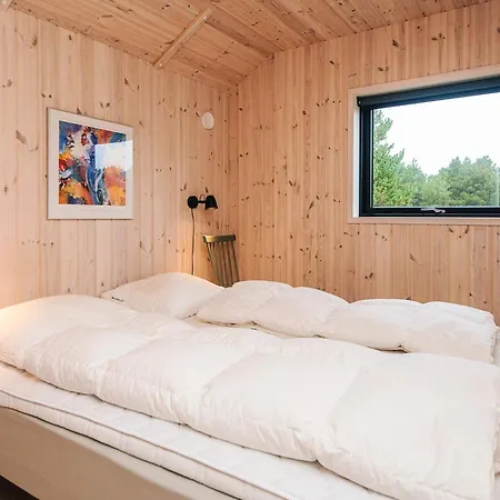 8 Person In Nyaraló *